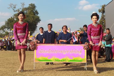 Mahasarakham, Tayland - 20 Aralık: 20,2013 içinde Mahasarakham, Tayland Aralık'ta Tayland geleneğinde geçit töreni
