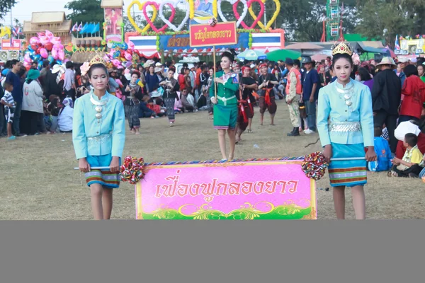 Mahasarakham, thailand - 20. Dezember: Parade in thailändischer Tradition am 20. Dezember 2013 in mahasarakham, thailand — Stockfoto
