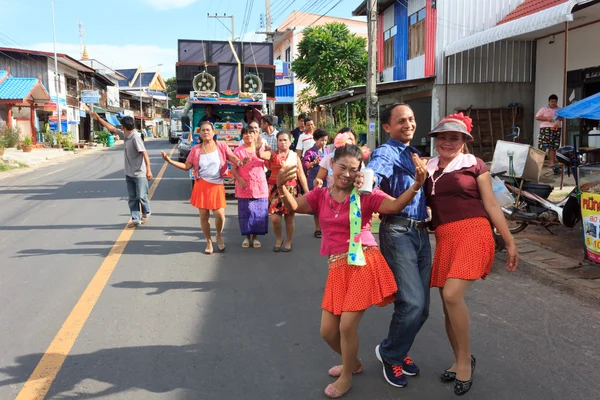 MAHASARAKHAM, THAILANDIA - 28 OTTOBRE: Sfilata nella tradizione della Thailandia il 20 ottobre 2014 a Mahasarakham, Thailandia — Foto Stock