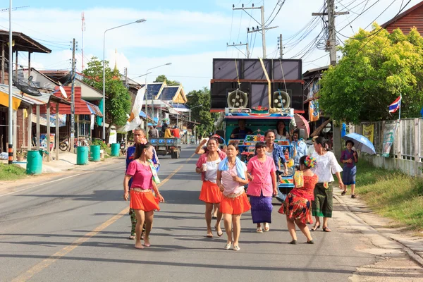 MAHASARAKHAM, THAÏLANDE - 28 OCTOBRE : Défilé dans la tradition thaïlandaise le 20 octobre 2014 à Mahasarakham, Thaïlande — Photo