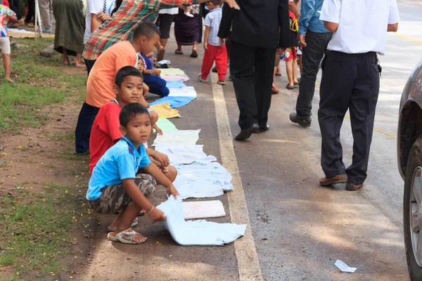 MAHASARAKHAM, THAILAND - OUTUBRO 29: Parada na tradição da Tailândia no dia 20 de outubro de 2014 em Mahasarakham, Tailândia — Fotografia de Stock