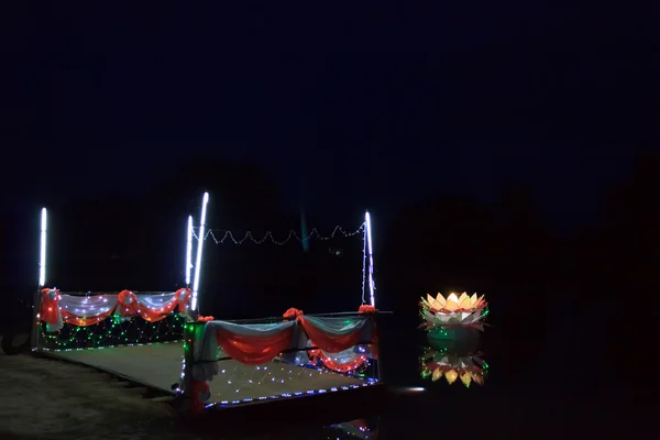 Loy Krathong tradição da Tailândia . — Fotografia de Stock