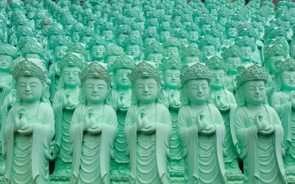 Standbeeld van Guanyin groen — Stockfoto