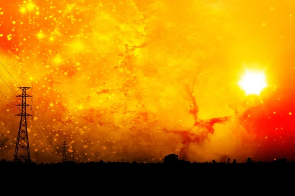 Potencia de alto voltaje en medio de un campo de maíz con cielo naranja y galaxia — Foto de Stock