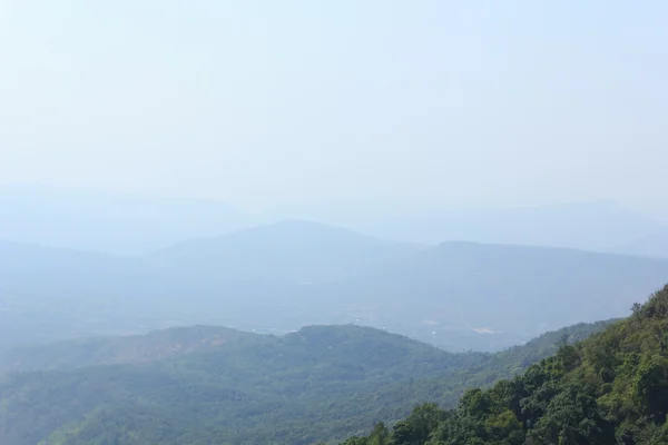 蓝天群山 — 图库照片