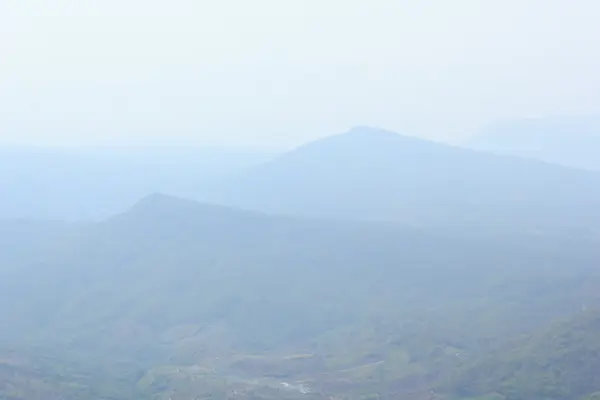 蓝天群山 — 图库照片