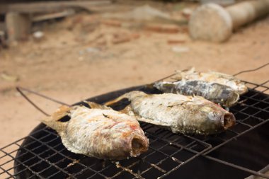 soba üzerinde ızgara balık