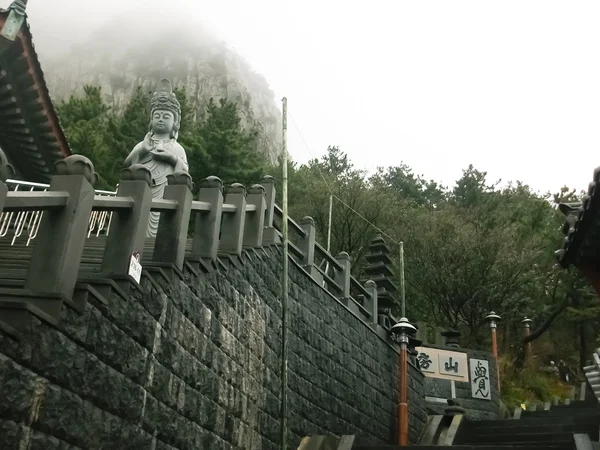 Statua di Guanyin sull'isola di Jeju Corea del Sud — Foto Stock