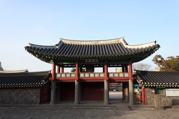 Entrance to the temple in Vietnam — Stock Photo, Image