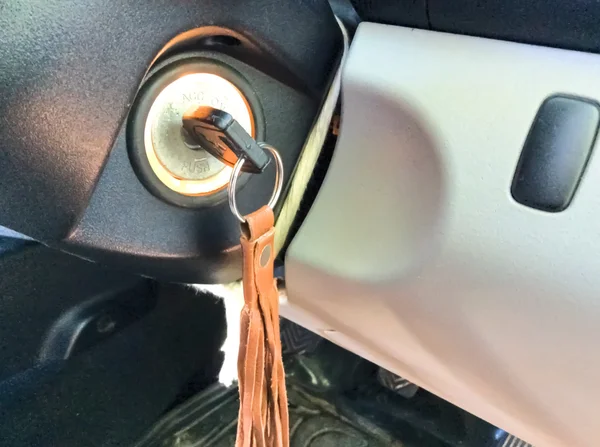 Interruptor de llave para arrancar el coche — Foto de Stock