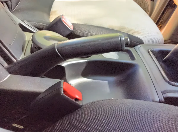 Ручной тормоз в машине — стоковое фото