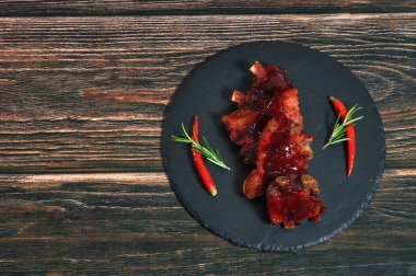 Böğürtlen soslu pirzola