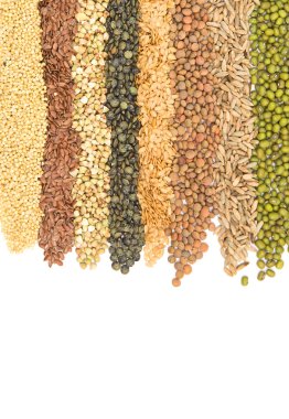 Beyaz üzerinde sağlıklı tahıllar