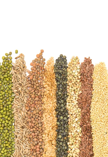 Beyaz üzerinde sağlıklı tahıllar — Stok fotoğraf