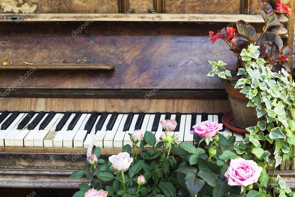 piano flower pot