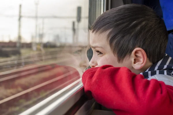 Criança no trem — Fotografia de Stock