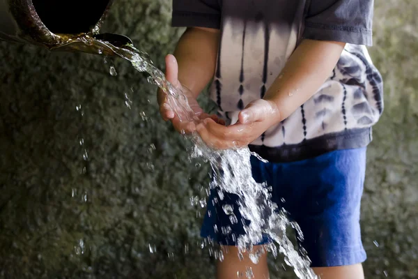 Child at drinking water pipe fountain. — Stock Photo, Image