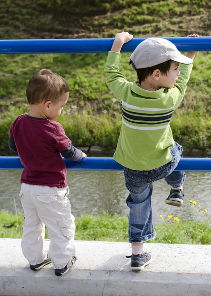 Spelende kinderen — Stockfoto