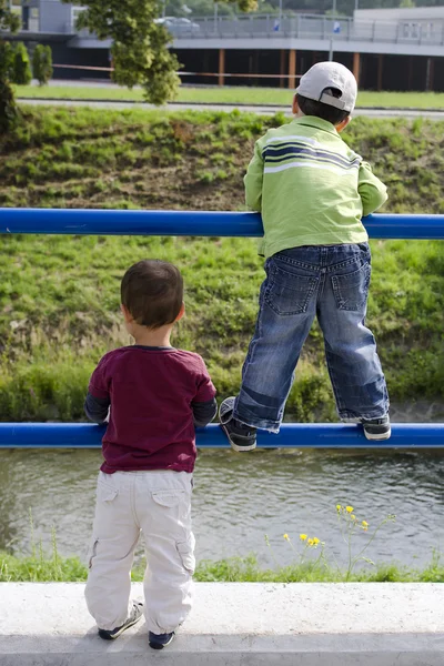 Bambini che giocano — Foto Stock