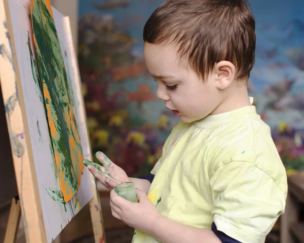 Pittura bambino con colori — Foto Stock