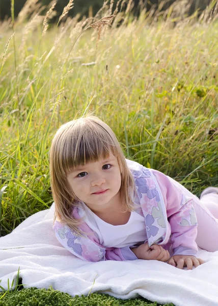 Child in long grass — Stock Photo, Image