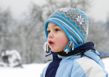 Kış çocuk portresi