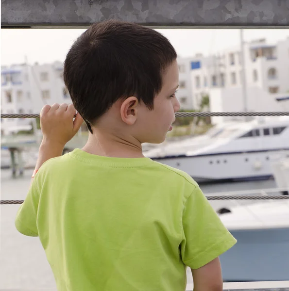Child at port or marina — Stock Photo, Image