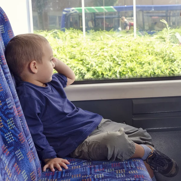 Anak di bus — Stok Foto