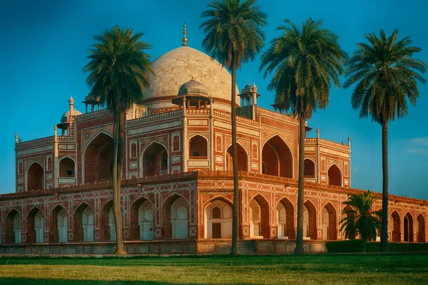 Delhi en ünlü kabirde biri