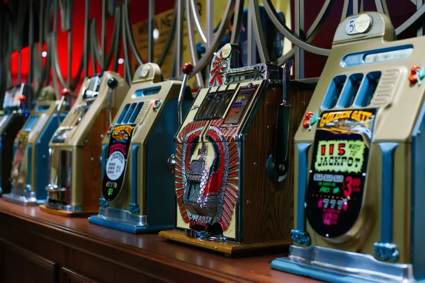 Las Vegas, Nevada - 26 Eylül 2013: Eski Slot makineleri Veagas