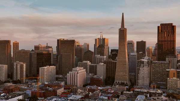 San Francisco - 2 Ekim; Akşam finans bölgesine San Francisco, Kaliforniya. 2 Ekim 2013 — Stok fotoğraf