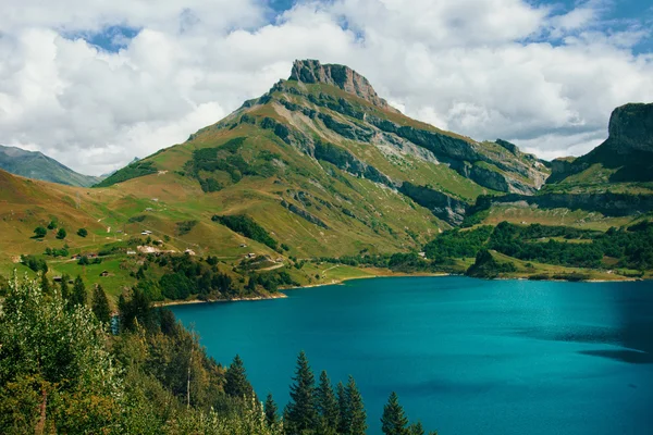 Lago Roselend por hermoso día en Saboya, Francia —  Fotos de Stock