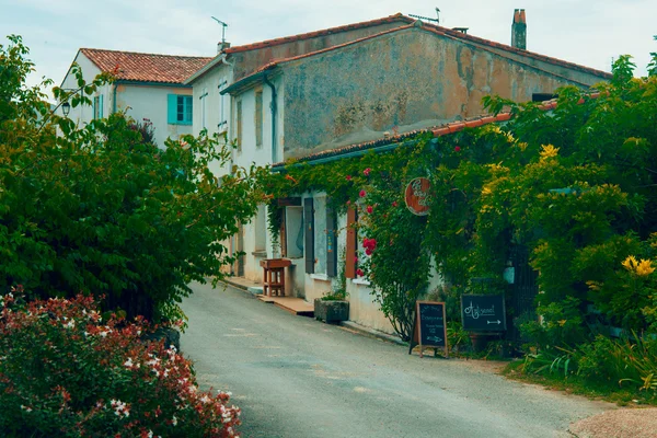 Schöne Altstadt von Dorf in Frankreich — Stockfoto