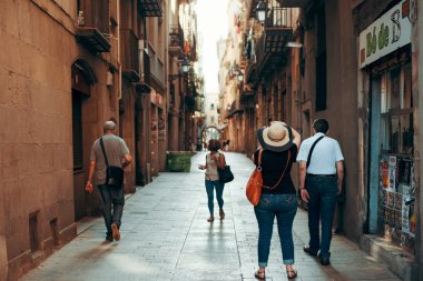 Eski Barselona Gothic çeyrek sokaklarında