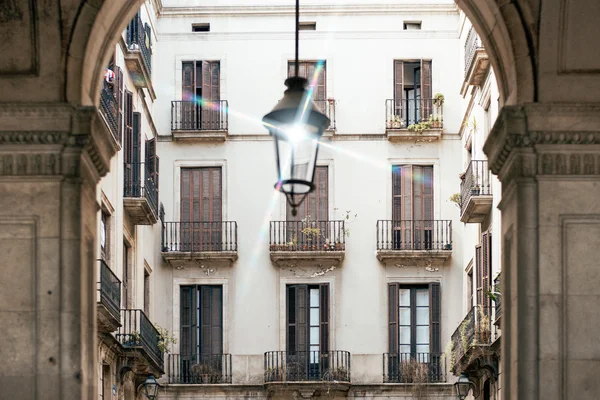Antiguas calles del Barrio Gótico de Barcelona — Foto de Stock