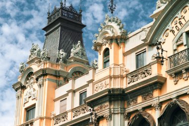 Bağlantı noktası de Barcelona, Barcelona tarihi bina