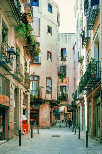 Antiguas calles del Barrio Gótico de Barcelona — Foto de Stock