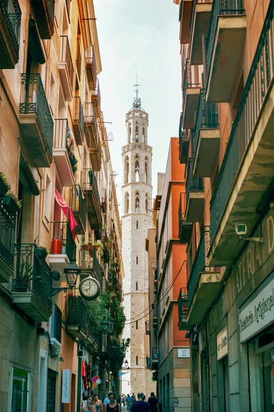 Oude straten van de gotische wijk van Barcelona — Stockfoto