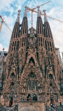 La Sagrada Familia - Gaudi tarafından tasarlanmış Katedrali