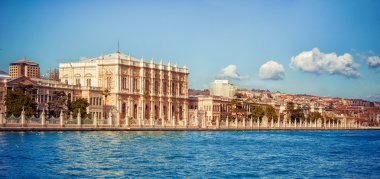 Istanbul, Türkiye - 16 Mart 2012: Istanbul, Bosphorus, shakiradovileİL yakınlarındaki Dolmabahçe Sarayı