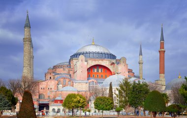 Ayasofya, İstanbul. Bizans mimarisinin dünyaca ünlü anıtı..