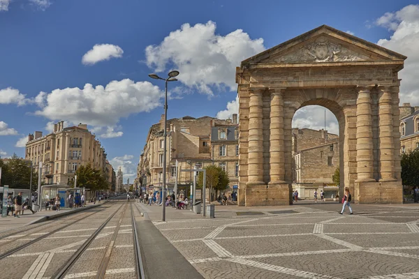insanlar Porte d'Aquitaine yakın