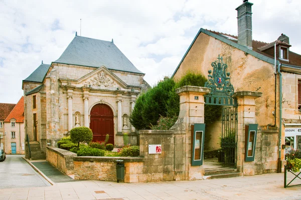 Scène dans le vieux village français Langres — Photo