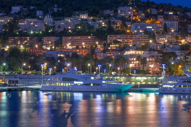 Görünüm akşam noktasının yat ve tekneler, eski liman Lympia dolu