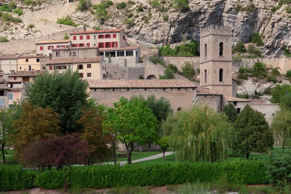 Sisteron, en medeltida by i Haute Provence, Frankrike — Stockfoto