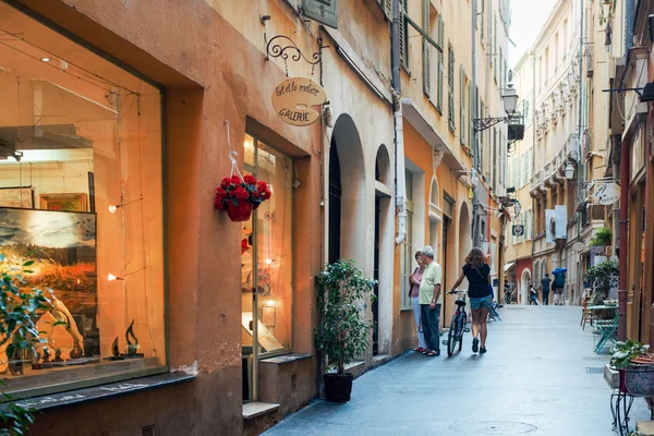 Calle típica de Niza, Francia — Foto de Stock