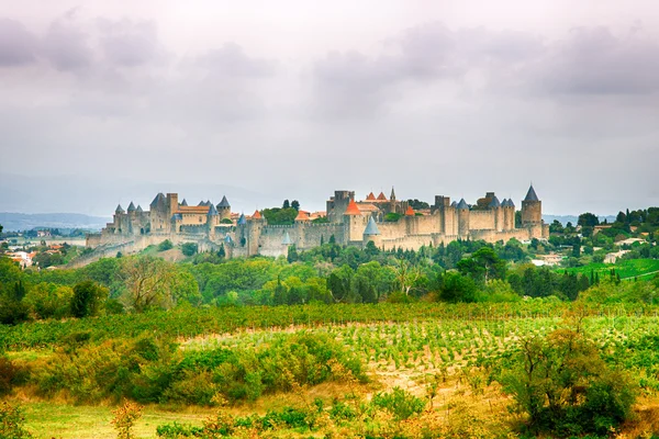 Cordes sur Ciel, Albi ve Toulouse yakınındaki Güney Fransa'da bir tepede küçük bir ortaçağ şehir — Stok fotoğraf