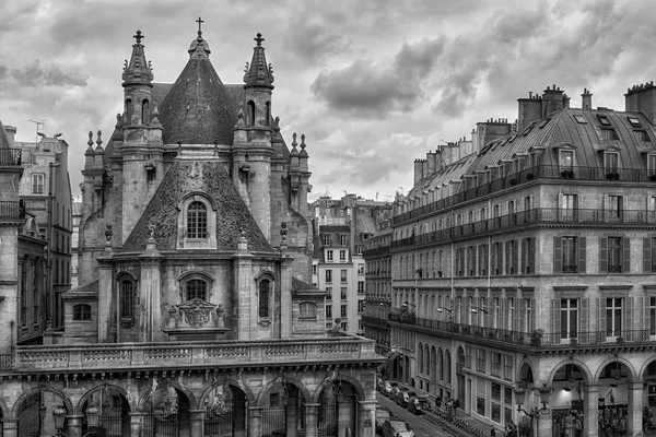 Fragment av medeltida slott i Paris. Svart och vitt. — Stockfoto