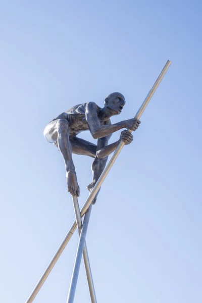 Escultura de Nicolas Lavarenne, esculturas aéreas de este artista internacional en las murallas de Antibes durante este verano . — Foto de Stock