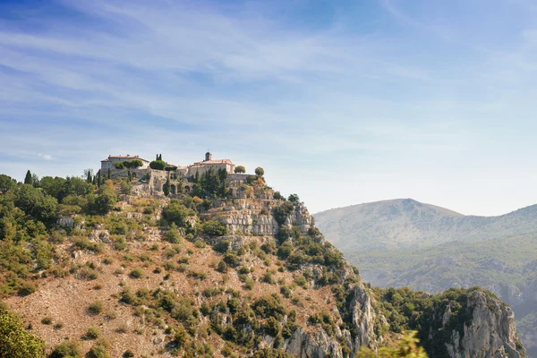 Mountain village Gourdon, Provence, França. Gourdon está na lista sob as mais belas aldeias da França — Fotografia de Stock